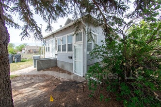 Building Photo - 506 E 7th St