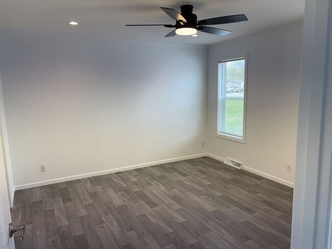 Building Photo - 13885 Bunratty Ave
