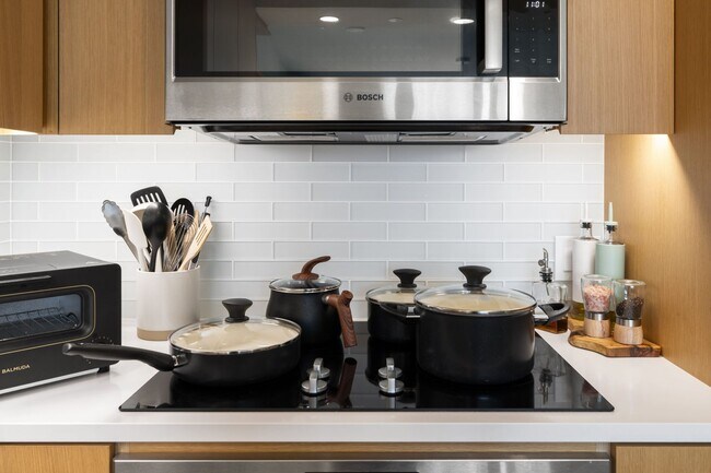 Building Photo - SKY ALA MOANA 3709 - 2 Bedroom & 2 Bathroom