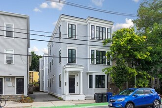 Building Photo - 308 Beacon St