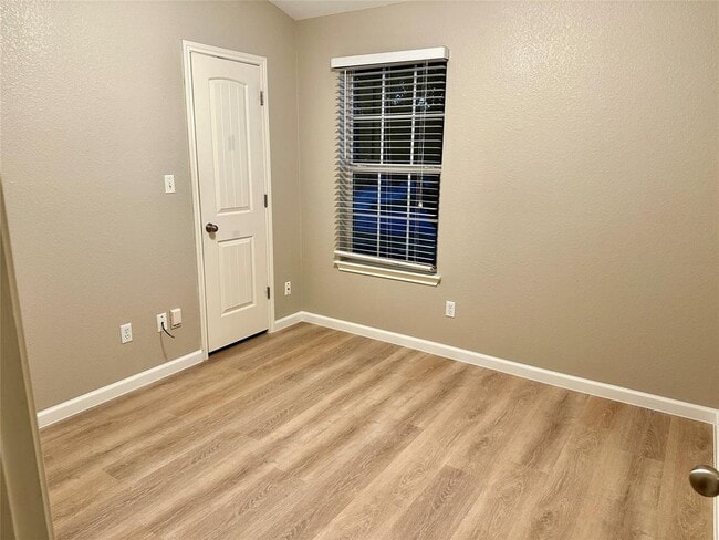 Building Photo - 207 Dragon Ridge Rd