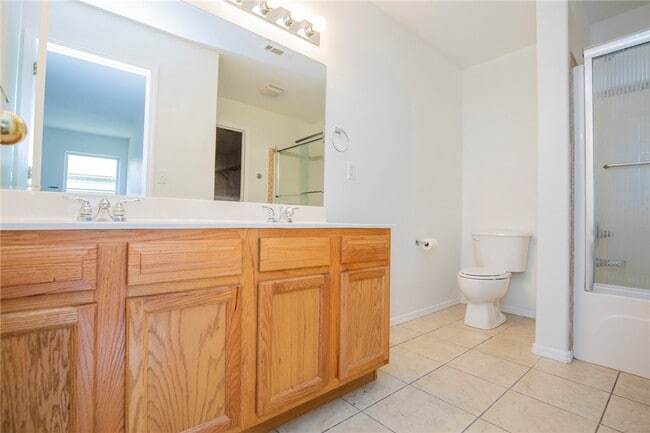 Building Photo - 902 SW Sandrock Rd