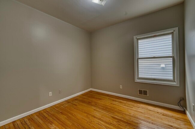 Building Photo - 392 Liberty Ave