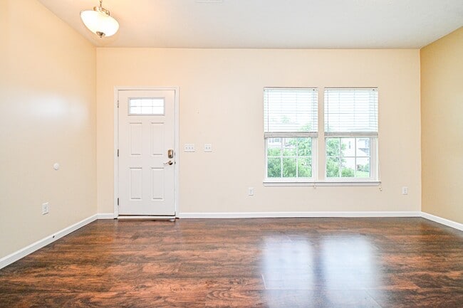 Building Photo - 8453 Forest Valley Dr