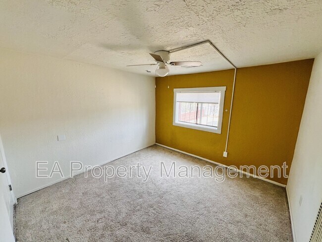 Building Photo - 1402 Phoenix Ave NW