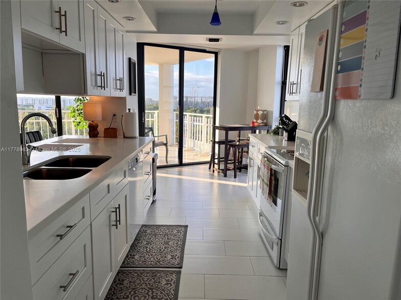 Building Photo - 4000 Towerside Ter