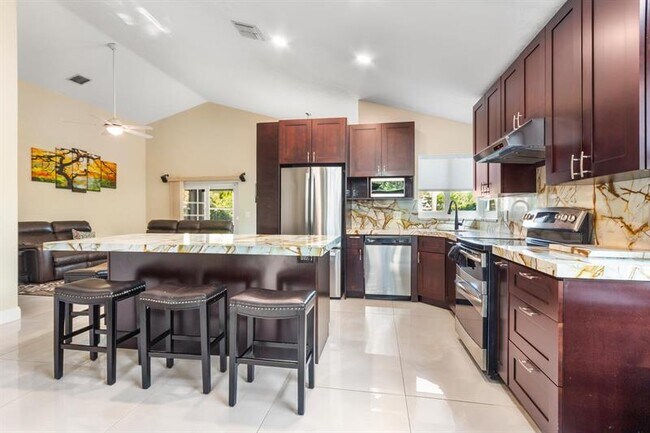Building Photo - 9210 Oak Grove Cir