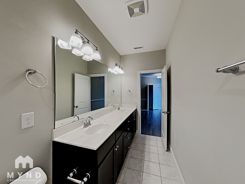 Building Photo - 321 Midnight Moon Dr