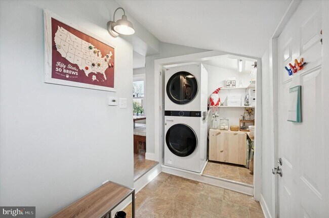 Building Photo - 407 Emerald St