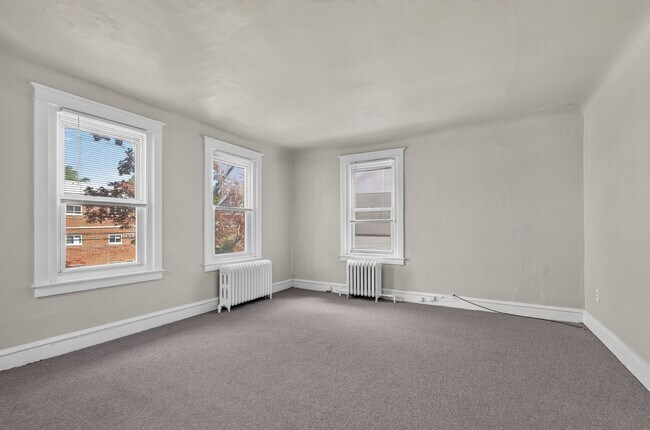 Building Photo - 332 W Washington St