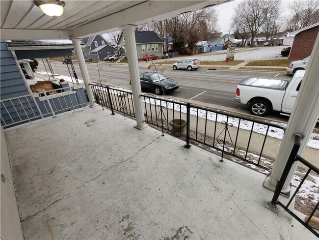 Building Photo - 421 Colescott St