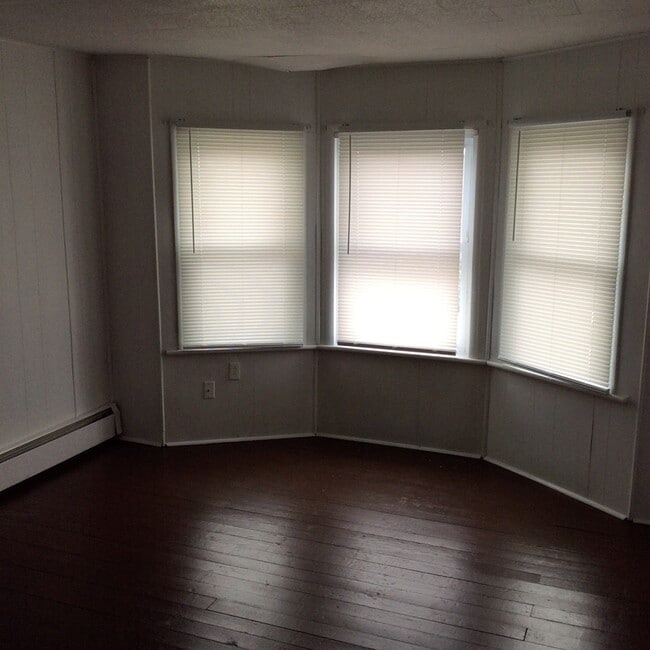 Building Photo - 1309 W Spruce St