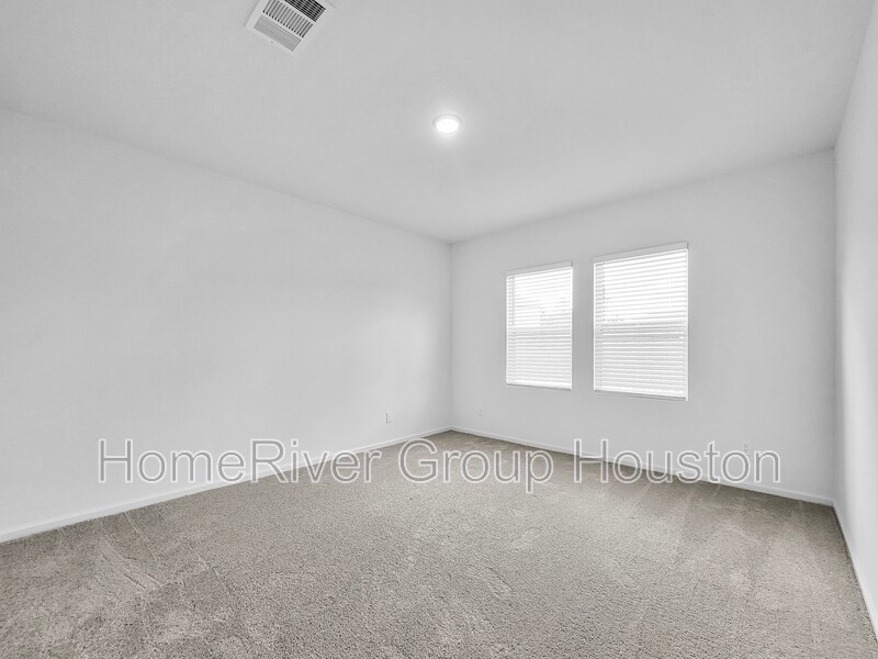 Building Photo - 28410 Selsdon Ct