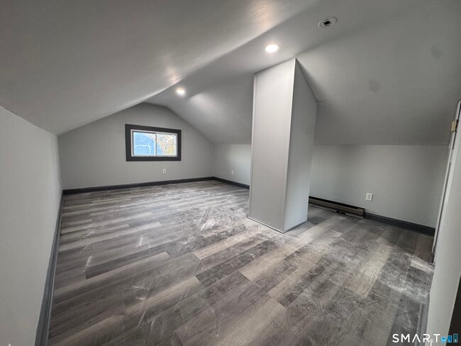 Building Photo - 95 New Canaan Ave