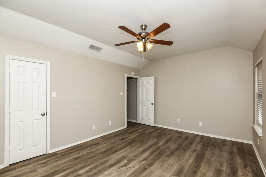 Building Photo - 108 Chevy Chase Ln