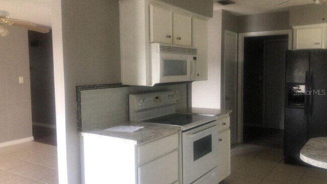 Building Photo - 2326 York Pl