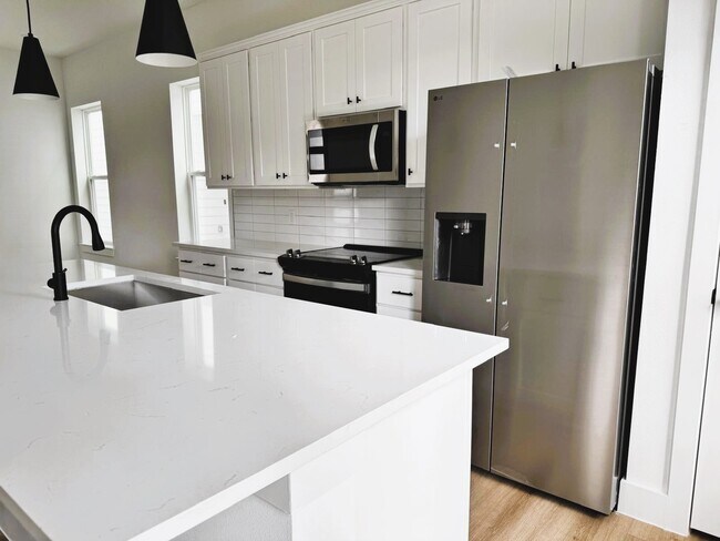 Building Photo - 2708 Bostic St