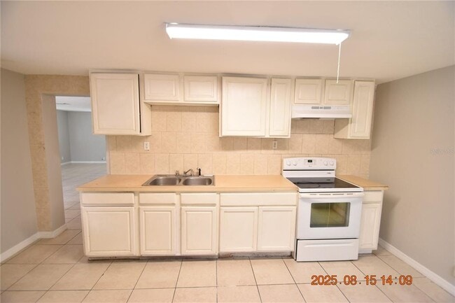 Building Photo - 3008 E 27th Ave