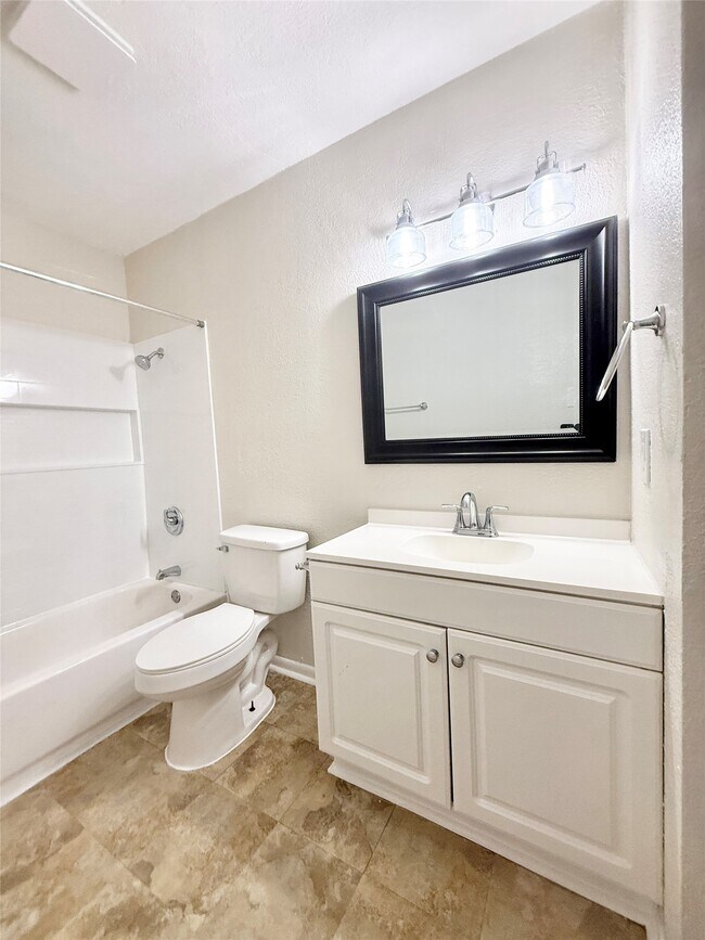 Building Photo - 941 S Walker St