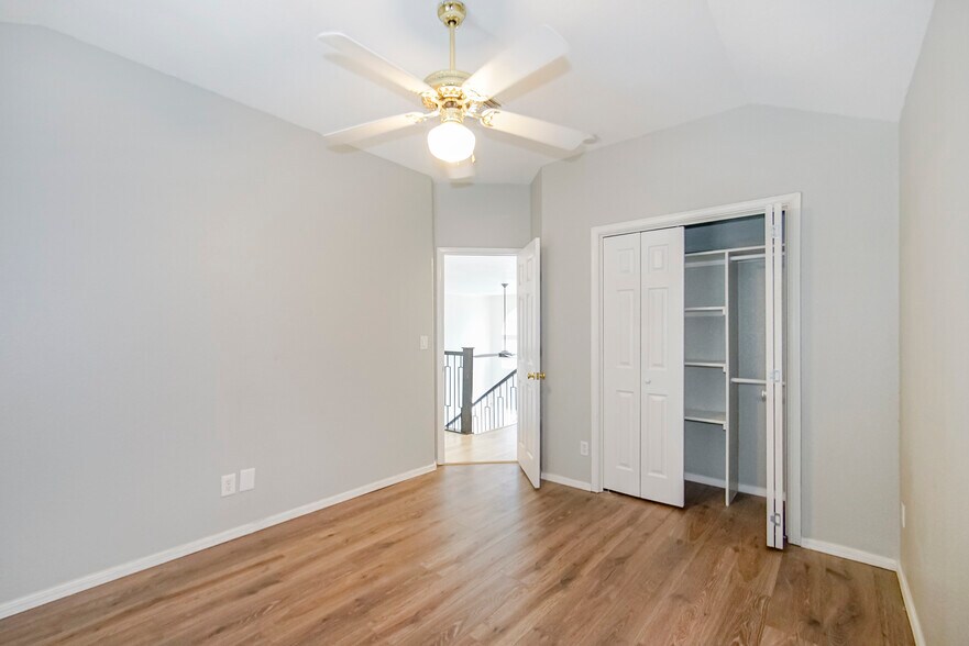 Building Photo - 918 Bella Cumbre Dr
