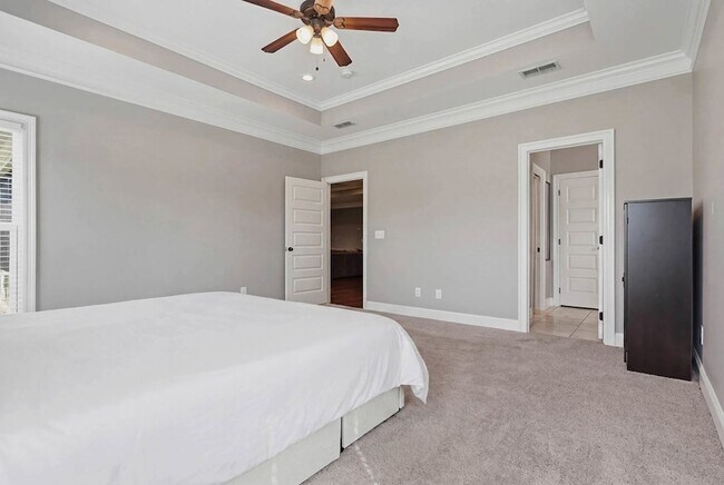 Building Photo - 128 Thistledown Dr