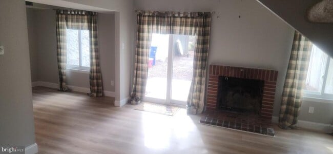 Building Photo - 15 Queen Anne Ct