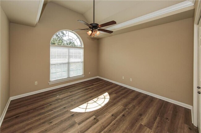 Building Photo - 10 Sonata Cir