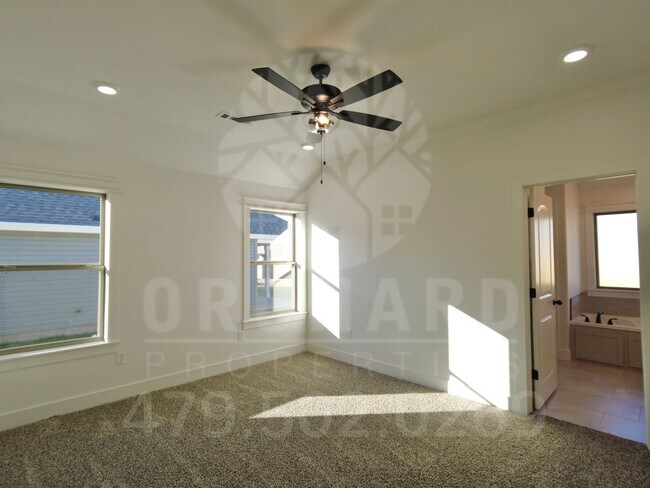 Building Photo - Siloam Springs- Single-Family Home- Beauti...