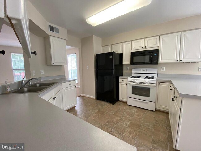 Building Photo - 6555 Kelsey Point Cir