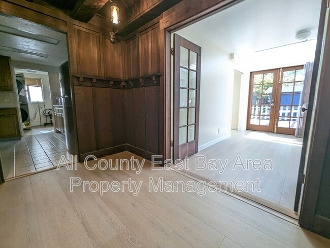 Building Photo - 1529 Josephine St