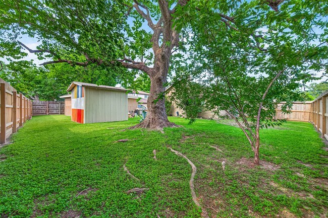 Building Photo - 7403 Shady Vale Ln