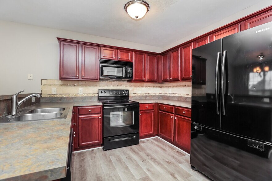 Building Photo - 329 Sarna Dr