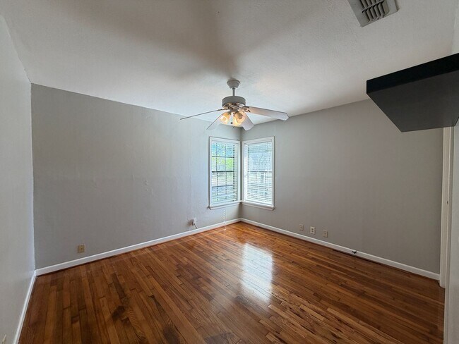 Building Photo - TWO BEDROOM ONE BATH ON LARGE LOT!