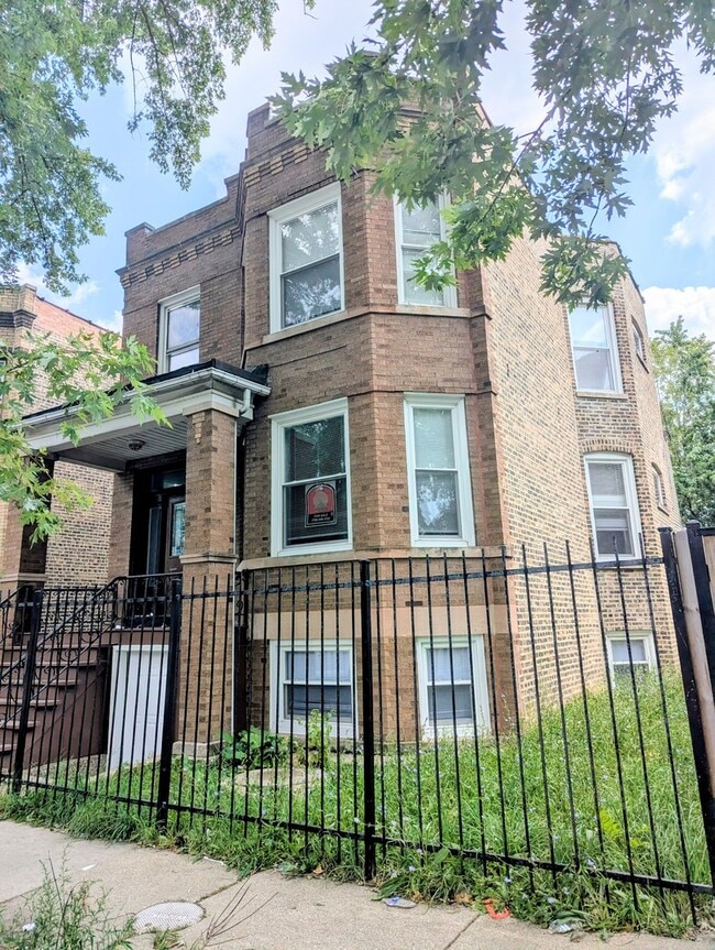Building Photo - 717 N Homan Ave.