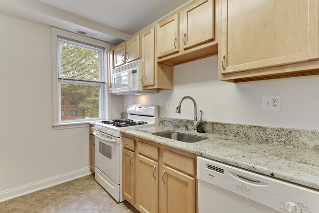 Building Photo - 1340 Fairmont St NW