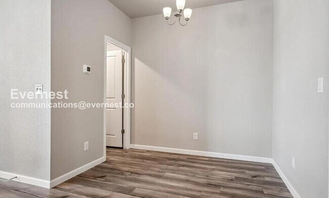 Building Photo - 3 Bed/2 Bath Home with Garage / Available Soon!