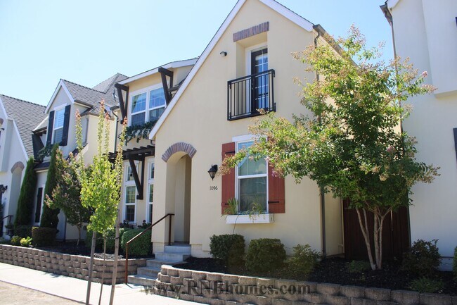 Building Photo - 1096 Provence Village Dr