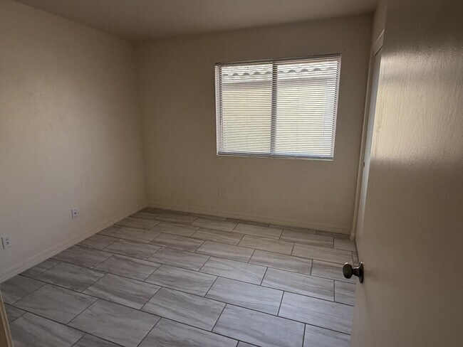 Building Photo - 8563 W Mission Ln