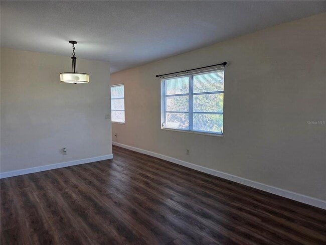 Building Photo - 2448 Columbia Dr