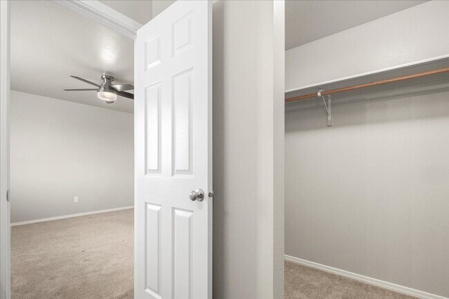 Building Photo - Beautiful Home 3 bed, 2bth - Pet Friendly - Ready Now!