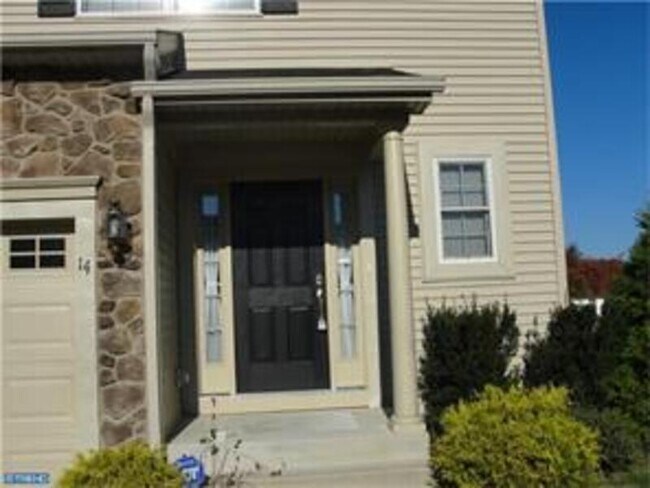 Building Photo - 14 Camino Ct