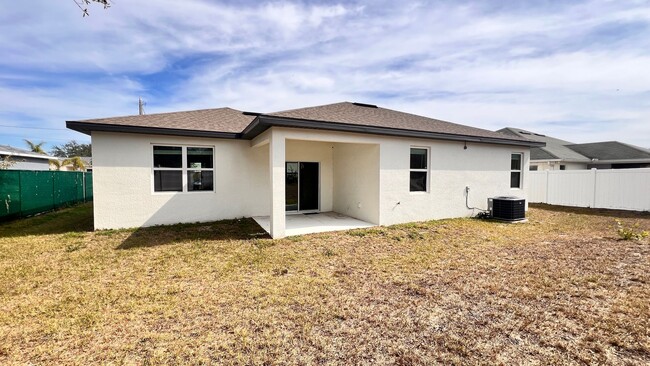 Building Photo - BEAUTIFUL 4/BD and 2BA IN POINCIANA