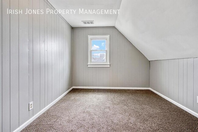 Building Photo - 152 Stevens St