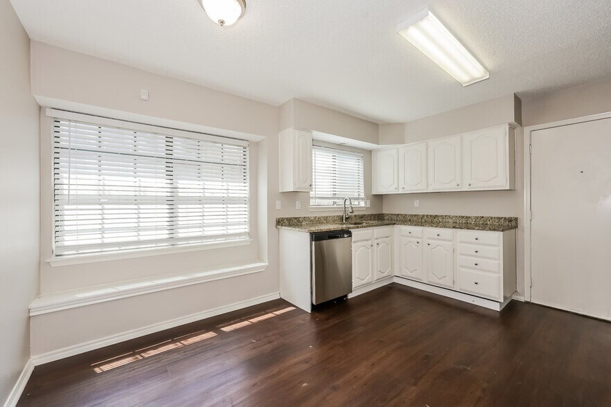 Building Photo - 423 Barton Dr
