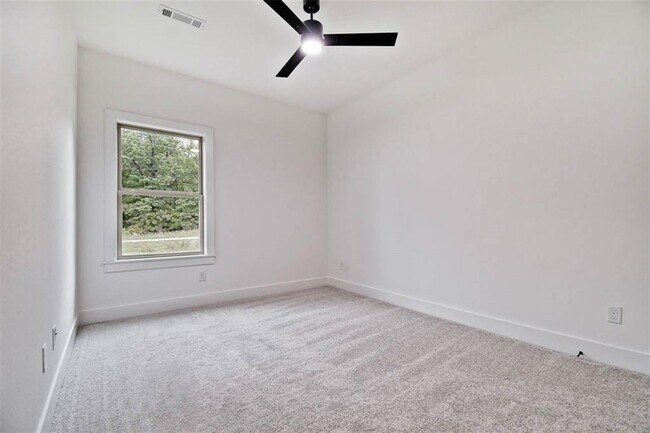 Building Photo - 1 Pagham Ln