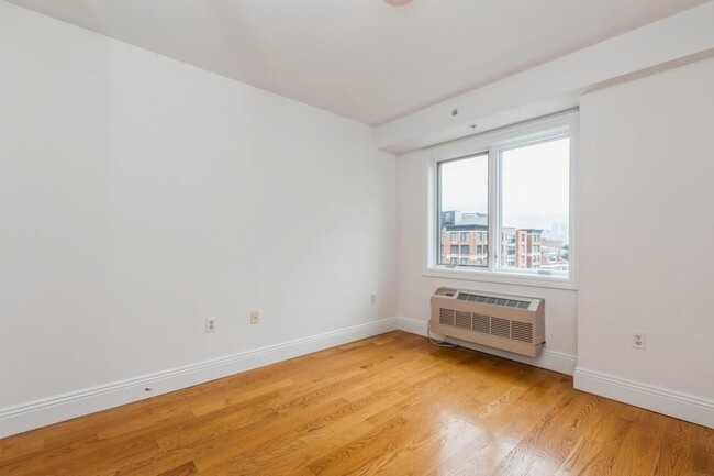 Building Photo - 125 43rd St