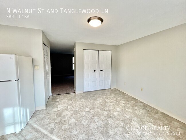 Building Photo - 492 N Walnut St