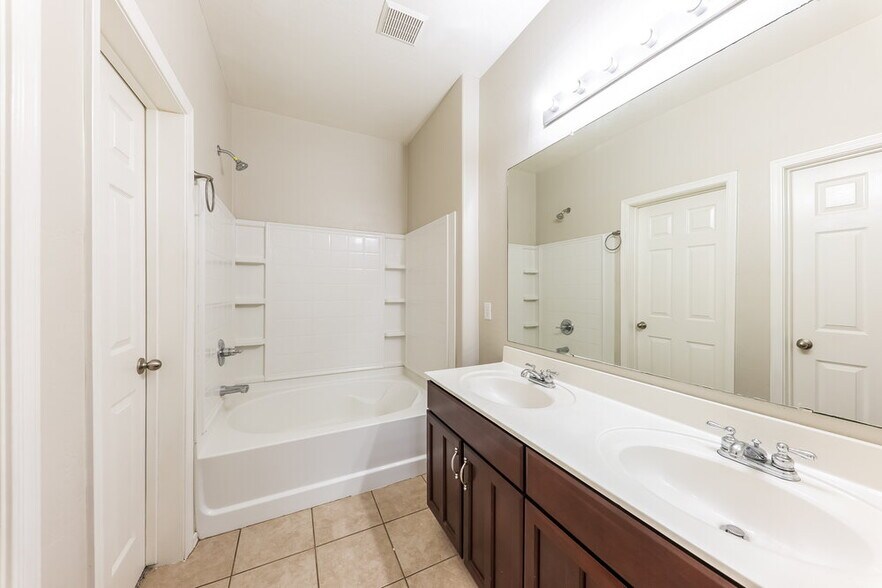 Building Photo - 14881 W Riviera Dr