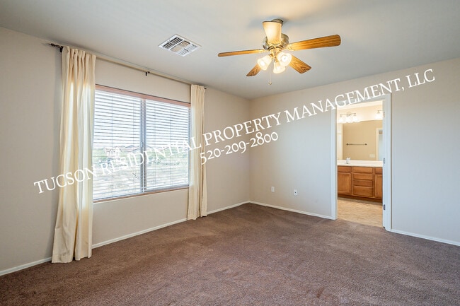 Building Photo - 6012 S Meadow Breeze Dr