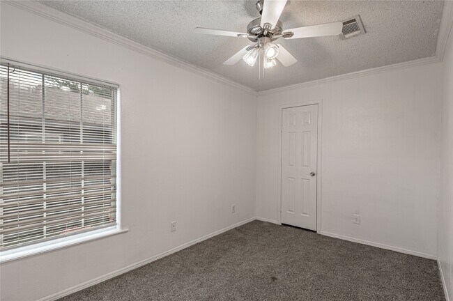 Building Photo - 144 Varsity Drive